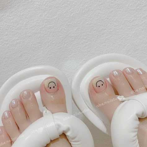 French Toe Nails, Minimal Nails Art, Gel Toe Nails, Gel Toes, Pretty Toe Nails, Cute Toe Nails, Minimal Nails, Nail Box, Toe Nail Designs