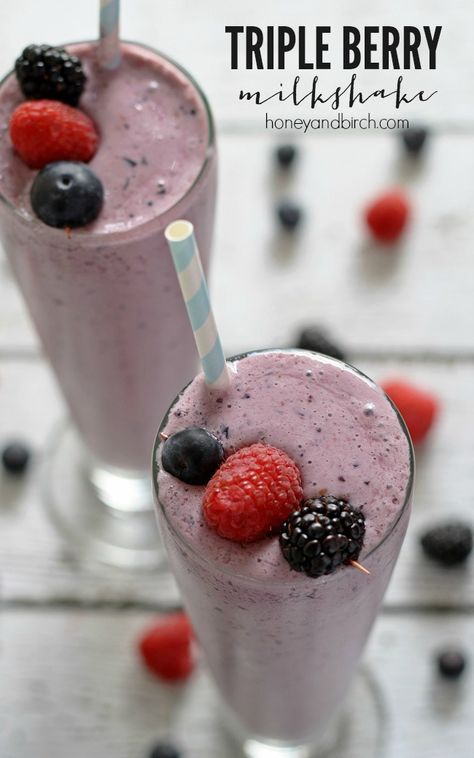 Triple Berry Milkshake - a delicious combination of your favorite berries in one delicious shake! Berry Milkshake, Milkshake At Home, Trim Healthy Recipes, Blueberry Ice Cream, Milkshake Recipe, Ice Cream Floats, Raspberry Recipes, Shakes Drinks, Milkshake Recipes