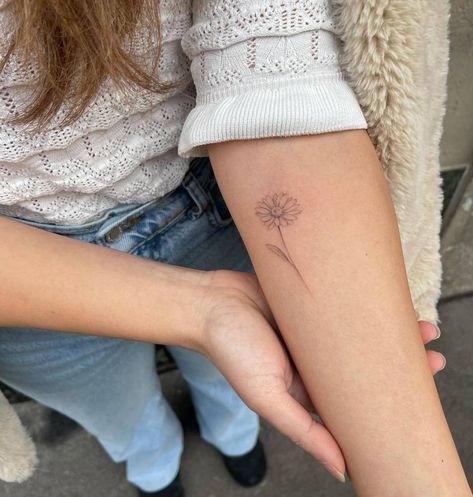 Daisy Tattoo On Forearm, Daisy Tattoos Ideas, Small Daisy Rib Tattoo, Daisy Wrist Wrap Tattoo, Daisy Tattoo No Stem, Simple Gerber Daisy Tattoo, Paper Daisy Tattoo, Whimsical Daisy Tattoo, Margarite Daisy Tattoo