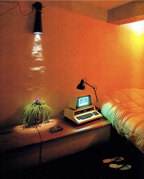 Postmodern Interior Design, 80s Interior Design, 80s Interior, 80s Decor, 70s Interior, Retro Interior Design, Washing Walls, Interior Vintage, Casa Vintage