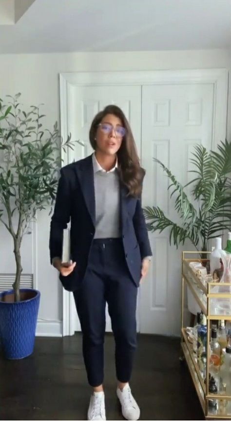 Interview Outfit Masc Women, Women Suit Outfits Wedding, Professional Masculine Outfits Women, Lesbian Wedding Outfits Casual Guest, Lesbian Outfits For Wedding Guest, All Black Outfit For Wedding Guest, Lesbian Pant Suit, Business Casual Tomboy Work Outfits, Tomboy Semi Formal Outfits