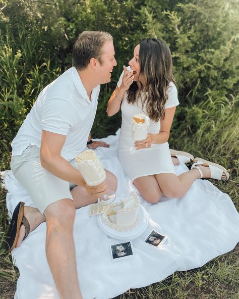 Swipe for this beautiful gender reveal 🎂🧸 Indoor Gender Reveal Photoshoot, Intimate Cake Gender Reveal, Intimate Gender Reveal Photoshoot, Gender Reveal Picnic Ideas, Gender Reveal Private, Cake Gender Reveal Photoshoot, Private Gender Reveal, Gender Reveal Photoshoot, Gender Reveal Photo Shoot