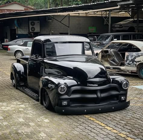 Vintage Trucks Chevy, 1954 Chevy Truck, 1966 Chevy Truck, Classic Cars Trucks Chevy, Old Chevy Trucks, Slammed Trucks, Old School Trucks, Lowrider Trucks, Chevy 3100