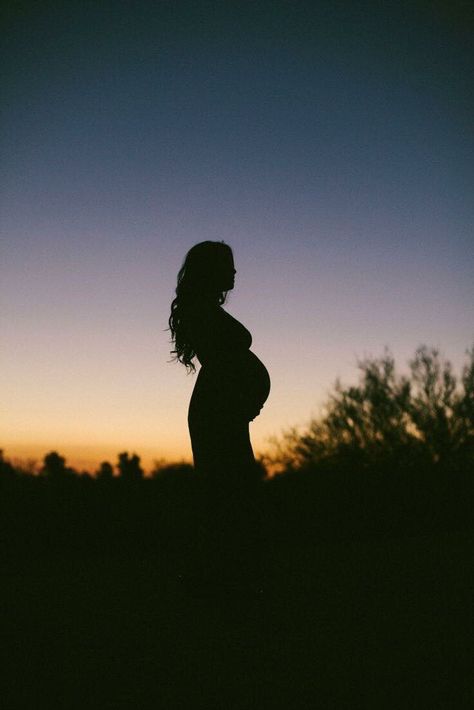 Vom Avea Un Copil, Fall Maternity Photos, Maternity Photo Ideas, Maternity Photography Poses Outdoors, Maternity Photography Poses Pregnancy Pics, Maternity Photography Outdoors, Maternity Photography Couples, Maternity Photoshoot Poses, Maternity Inspiration