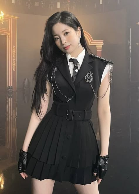 Gossip Girl Outfits, Preformance Outfits, Clothes Korean Style, Lulu Fashion, Woman Suit Fashion, Korean Girl Fashion, Perfect World, Stage Outfits, Kpop Outfits