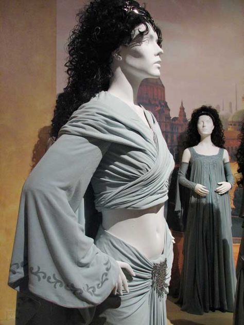 Light Blue Tatooine Costume (Episode II). Tatooine Outfit, Padma Amidala, Star Wars Inspired Outfits, Padme Costume, Star Wars Padme Amidala, Star Wars Dress, Star Wars Padme, Star Wars Fashion, Padme Amidala