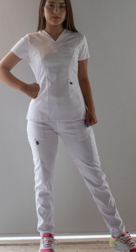 Nursing School Motivation, Nursing Fashion, Medical Uniforms, Nurse Uniform, Uniform Fashion, Medical Scrubs, Greys Anatomy, Clothing Patterns, Work Outfit