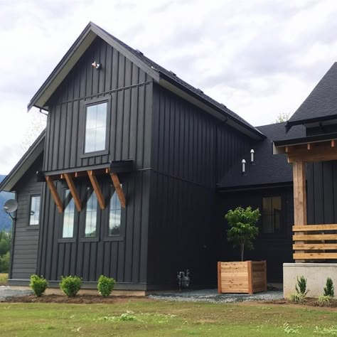 Board And Batten Exterior, Grey Siding, Black Houses, Vertical Siding, James Hardie, Board And Batten Siding, Casa Exterior, Modern Farmhouse Exterior, House Siding