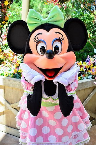 Cheek Kisses, Minnie Cakes, Minnie Mouse Disneyland, All Disney Characters, Disney Characters Costumes, Minnie Mouse Pictures, Mouse Pictures, Disney Easter, Disney World Characters