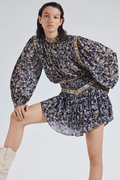 Isabel Marant Style, Etoile Isabel Marant, 2020 Fashion Trends, Review Fashion, Isabel Marant Etoile, Spring Street Style, Edgy Outfits, Fashion 2020, Womens Fashion Trends