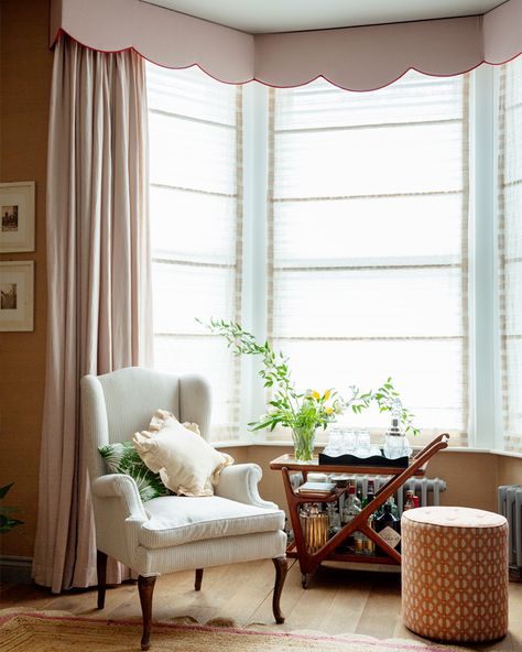 Victorian Bay Window, Bedroom Bay Window, Bay Window Living Room, Small Dressing Table, Bay Window Curtains, Bay Windows, Built In Seating, Sofa Styling, Reception Rooms