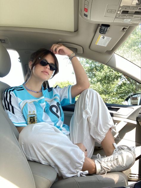 blokecore retro football soccer jersey argentina 2006 messi 19 shirt fashion Football Jersey Outfit Women Aesthetic, Argentina Shirt Outfit, Messi Jersey Outfit, Argentina Jersey Outfit, Soccer Shirt Outfit, Football Shirt Outfit Women, Blokecore Women, Football Jersey Outfit Women, Messi Argentina Jersey