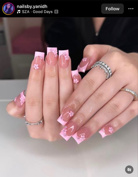 Full Set Short Nails, Pink Glam Nails Short, Short Nails With Bow Charm, 2000s Nails Acrylic Y2k Short, Cute Y2k Nails Short, Cute Short Nail Sets French Tip, Short Buchi Fresa Nails, Short Acrylic Nails Rhinestones, Short Pink French Tip Acrylic Nails