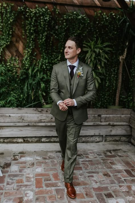 Green And Brown Groom Suit, Green And Brown Wedding Party, Olive Green Tuxedo Wedding, Olive Green Groom Suit, Olive Green Wedding Suit, Green Tuxedo Wedding, Olive Green Wedding Party, Olive Green Groom, Dark Green Tuxedo