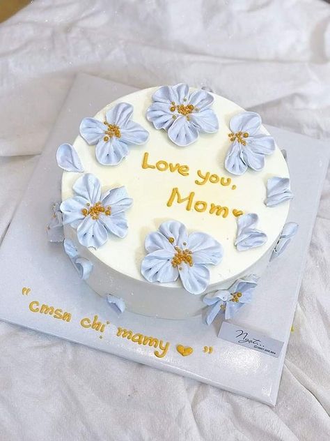 Happy Birthday Mom Cake Designs, Birthday Cake For Mother Design Mom, Happy Birthday Mom Cake, Birthday Cake For Mum, Mother Birthday Cake, Simple Birthday Cake Designs, Cake Mini, Small Birthday Cakes, 25th Birthday Cakes