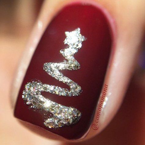 If you decide to use the red manicure here’s an idea for adding a solemn tone using silver paint for drawing. Holiday Nails Easy, Nail Art Noel, Holiday Nail Designs, Christmas Nail Art Designs, Nails Christmas, Holiday Nail Art, Elsa Hosk, Xmas Nails, Christmas Nail Designs