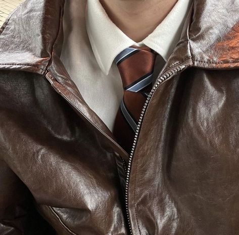 Fotografi Vintage, Quoi Porter, Remus Lupin, Spencer Reid, Chuck Norris, Brown Aesthetic, Moda Vintage, Brown Leather Jacket, Mode Inspo