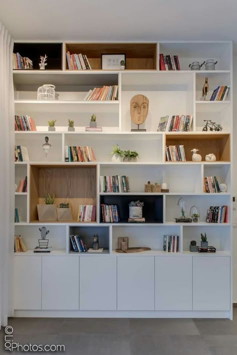 could be nice detail to right of fireplace where you can store toys and display books etc Bedroom Cabinet, Built In Shelves Living Room, Bookshelves In Living Room, Kabinet Dapur, Best Bedroom, Bedroom Cabinets, Home Library Design, Regal Design, Bookshelf Design