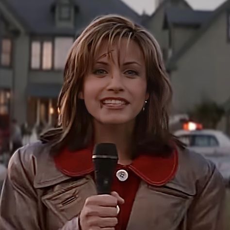 Gale Weathers in Scream Gale Weathers, Scream Outfits, Scream Costume, Scream Characters, Scream Cast, Scream 1, Scream 3, Scream Franchise, Horror Party