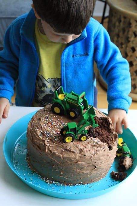 Chocolate Tractor Cake, Tractor Birthday Party Cake, Tractor Cakes For Boys, Easy Tractor Cake, John Deere Birthday Cake, John Deere Tractor Cake, Tractor Birthday Cake, Tractor Birthday Cakes, John Deere Cake