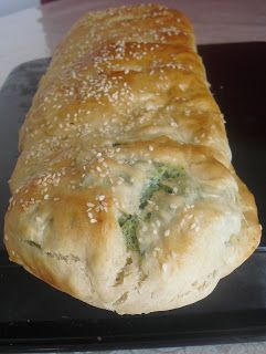 The Gush Gourmet: Broccoli and Cheese Stromboli Veggie Stromboli Recipe, Broccoli Stromboli, Vegetable Pastry, Cheese Stromboli Recipe, Stromboli Recipes, Calzone Recipe Easy, Cheese Stromboli, Cheese Calzone, Garbage Bread