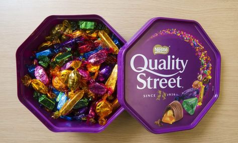 Quality Streets Chocolates, Best Junk Food, Luxury Candy, Quality Street, Chocolate Brands, Chocolate Assortment, Chocolate Sweets, Chocolate Packaging, British Food