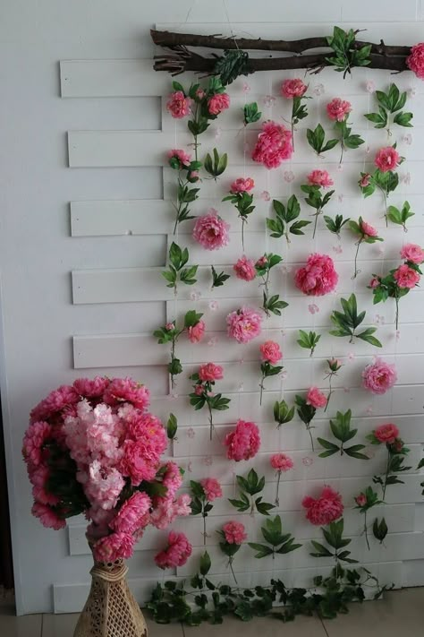 Floral Room, Ganpati Decoration, Flower Garlands, Diy Wedding Decorations, Flowers Diy, Flower Crafts, Decoration Design, Hobbies And Crafts, Flower Wall