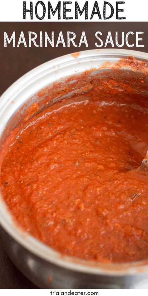 Homemade marinara sauce. So easy, delicious and customizable with different herbs. Make a big pot to share or freeze, or use it on everything from pizza, pasta and dip. Best Marinara Sauce, Homemade Marinara Sauce, Salad Dressing Recipes Healthy, Marinara Sauce Recipe, Bariatric Diet, Marinara Sauce Homemade, Green Recipes, Homemade Marinara, Dressing Recipes