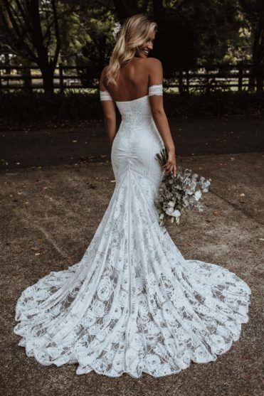 Lace Bride, White Wedding Dress, Grace Loves Lace, Dream Wedding Ideas Dresses, Wedding Dress Trends, Best Wedding Dresses, Online Wedding Dress, Dream Wedding Dresses, Wedding Dresses Vintage