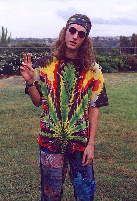 Hippie Outfits Men, Flower Power Outfit, Hippie Outfits 70s, Cool Tie Dye Shirts, Tie Dye Shirts Designs, Mundo Hippie, Looks Hippie, Hippy Fashion, Tie Dye Shirts Patterns