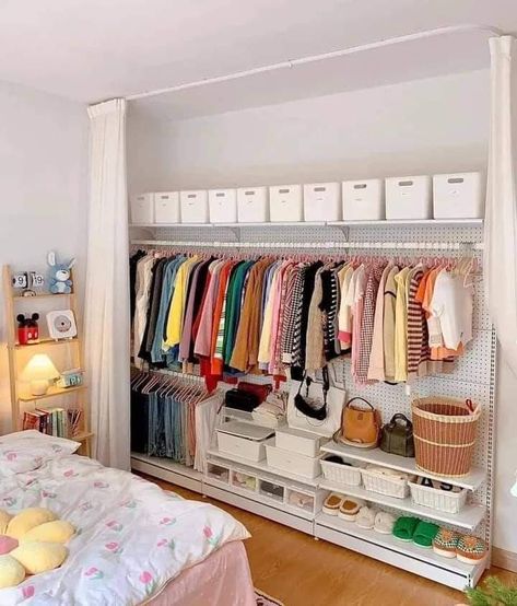 Diy Closet Storage Ideas, Top Of Closet Storage Ideas, Organization Cabinets, Ideas De Closets, Closet Redo, Room Organization Bedroom, Small Closet Space, Dressing Room Closet, No Closet Solutions