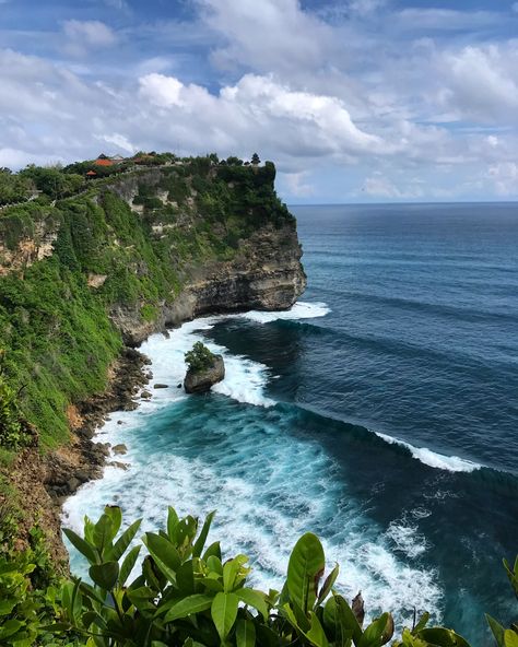 The beautiful views at Uluwatu temple #uluwatu #bali #balitemple #baliindonesia #waves #nofilter Uluwatu Temple, Uluwatu Bali, Indian Architecture, East Asia, Southeast Asia, Beautiful Views, Backpacking, Places Ive Been, Beautiful Places