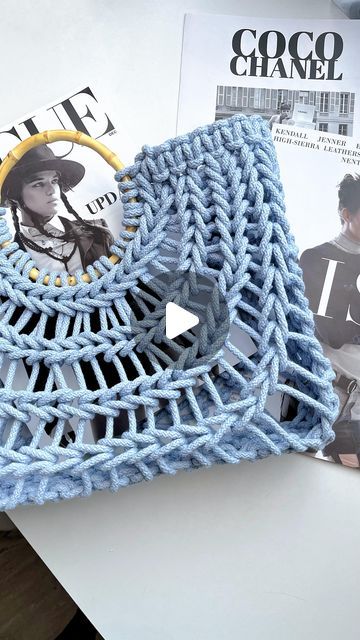 Macrame Bag Tutorial How To Make, Knitting Bag Tutorial, Crochet Hand Bag, Macrame Bags, Bag Macrame, Crochet Boho Bag, Blue Crochet, Macrame Patterns Tutorials, Macrame Bag