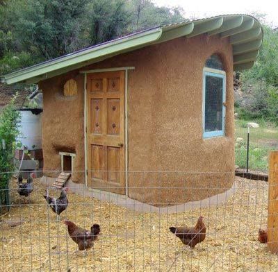 I have to say...this cob-and-straw bale chicken coop is the most awesome chicken coop I've ever seen... Stucco Chicken Coop, Cob Greenhouse, Greenhouse Permaculture, Greenhouse Chicken Coop, Chook House, Awesome Chicken, Casa Hobbit, Straw Bale House, Chicken Coup