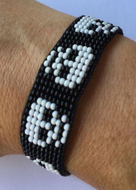 Bracelet Loom, Seed Bead Jewelry Patterns, Bead Loom Designs, Loom Jewelry, Loom Bracelet Patterns, Diy Bracelets Patterns, Bead Loom Bracelets, Beadwork Patterns, Skull Bracelet