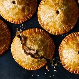 Lamb Pie, Mushroom Cheese, St Patrick's Day Recipes, Comfort Recipes, Meat Pie Recipe, Irish Dishes, Butter Carrots, Corned Beef And Cabbage, Irish Butter