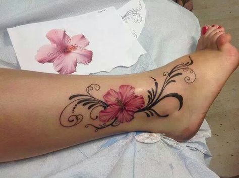 Pink Flower Tattoos, Hawaiian Flower Tattoos, Hibiscus Tattoo, Tato Henna, Ankle Tattoos For Women, Ankle Tattoos, Tattoo Trend, Foot Tattoos For Women, Tattoos For Women Flowers