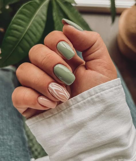 Looking for ideas for the perfect olive green nails? Check out these stunning olive green nail designs that are modern and chic. There's short and long olive nails, with coffin, almond, round, and square shapes, along with matte, shiny, French tip, or with gold foil, silver, and more! These nails are perfect for winter, spring, or fall! Short Nails Spring Design, Short Nail Designs Matte, Olive Nail Designs, Olive Green Nails, Dot Nail Art Designs, Olive Nails, Nails Orange, Green Nail Designs, Subtle Nails