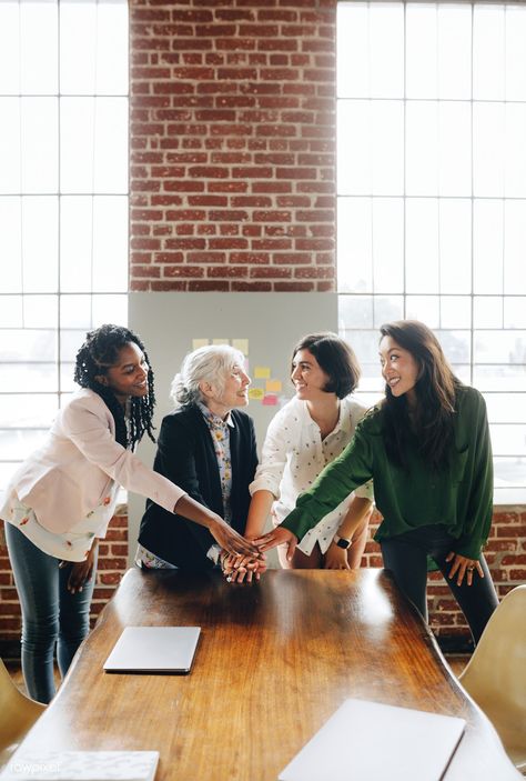 Happy successful women stacking hands | premium image by rawpixel.com / McKinsey #picture #photography #inspiration #photo #art #woman #businesswoman Women Meeting, Office Lifestyle, Women Community, Meeting Women, Diverse Women, Happy Boss, People Holding Hands, Vision 2024, Success Pictures