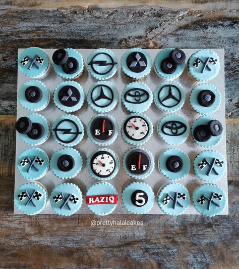 Cars themed cupcakes. F1 Cupcakes, Car Themed Cupcakes, Race Car Cupcakes, Car Cupcakes, Luca Birthday, Classic Car Wedding, Construction Birthday Cake, Cars Cupcakes, Cupcakes For Boys