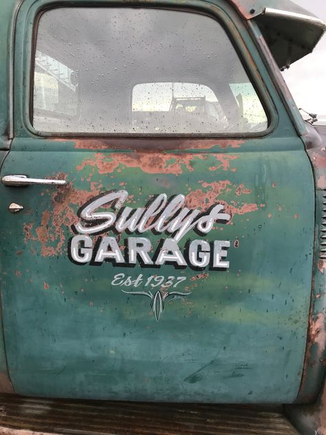 Shop Truck Door Art, Car Typography, Truck Door Art, Chevrolet Trucks C10, Patina Truck, Truck Paint Jobs, Truck Lettering, Sign Painting Lettering, Door Letters