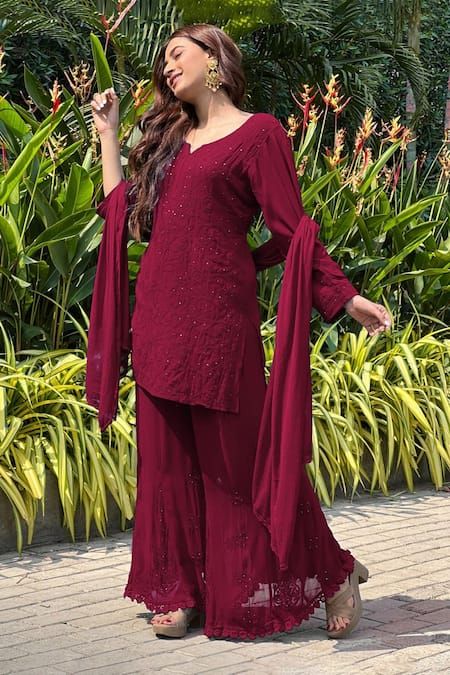 Buy Red Georgette Embroidered Chikankari Notched Short Kurta Gharara Set For Women by LABEL AISHWARYRIKA Online at Aza Fashions. Chikankari Kurta, Short Kurta, Casual Indian Fashion, Desi Fashion Casual, Pakistani Fancy Dresses, Pakistani Dresses Casual, Beautiful Pakistani Dresses, Simple Pakistani Dresses, Designer Dresses Casual