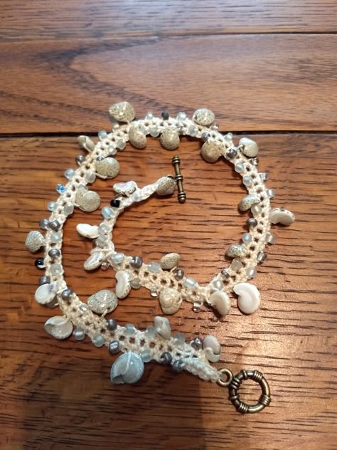 Linen crochet bracelet with seashells, beads... Crochet Shell Necklace, Crochet Top With Seashells, Crochet With Seashells, Crochet Shells, Seashell Crochet, Crochet Seashell, Shell Crochet, Crochet Shell, Seashell Headband