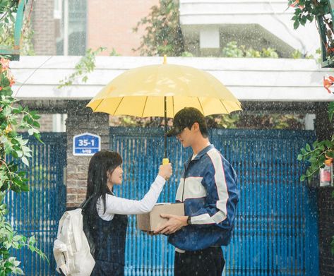 Windproof Umbrella, Yellow Umbrella, Korean Drama Songs, Suwon, George Clooney, Brad Pitt, Time Travel, Korean Actors, Korean Drama