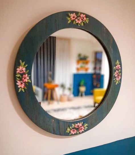 Round Mirror Painting Ideas, Room Doors Ideas, Designing Room, Mirror Painting Ideas, Painting Mirror Frames, Upcycle Mirror, Round Wooden Mirror, Round Mirror Frame, Painted Mirror Art