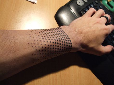 Dotted Tattoo, Places To Get Tattoos, Tatuagem Masculina Pequena, Cool Wrist Tattoos, Dot Tattoos, Wrist Tattoos For Guys, Muster Tattoos, Geometry Tattoo, Small Wrist Tattoos