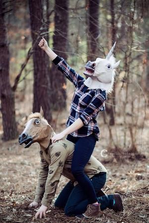 18 Engagement Photos That Will Make You Want To Stay Single Forever: 18 Engagement Photos That Will Make You Want To Stay Single Forever Funny Couple Photoshoot, Awkward Photoshoot, Creative Engagement Announcement, Funny Couple Photography, Funny Photoshoot Ideas, Funny Engagement Photos, Engagement Humor, Awkward Photos, Awkward Family Photos