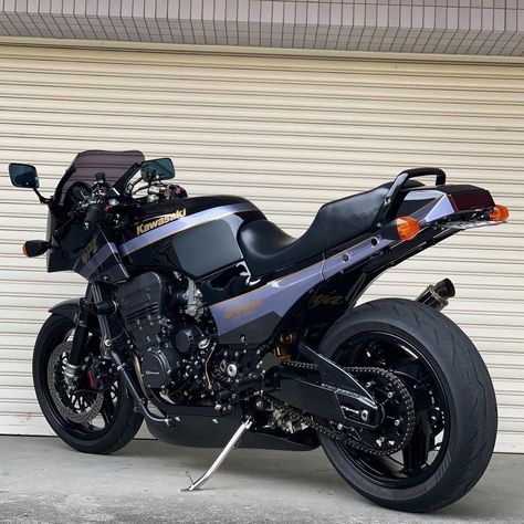 Kawasaki Ninja Bike, Ninja Bike, Suzuki Bikes, Stylish Bike, Kawasaki Bikes, Motorised Bike, Japanese Motorcycle, Kawasaki Motorcycles, Motorcycle Design