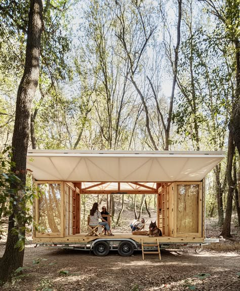 MO.CA: The Future of Sustainable Living in a Mobile Home Tiny House Trailer Design, Moveable Tiny House, Tiny Home On Trailer, Passive Greenhouse, Portable Architecture, Garage Barbershop, Invisible House, Bunkie Ideas, Homestead Cabin