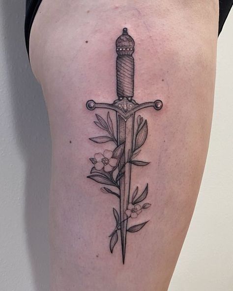 Flower Dagger Tattoo, Dagger Tattoo Placement, Thigh Dagger Tattoo, Dagger Flower Tattoo, Dagger Thigh Tattoo, Dagger And Flower Tattoo, Floral Dagger Tattoo, Feminine Dagger Tattoo, Feminine Thigh Tattoos